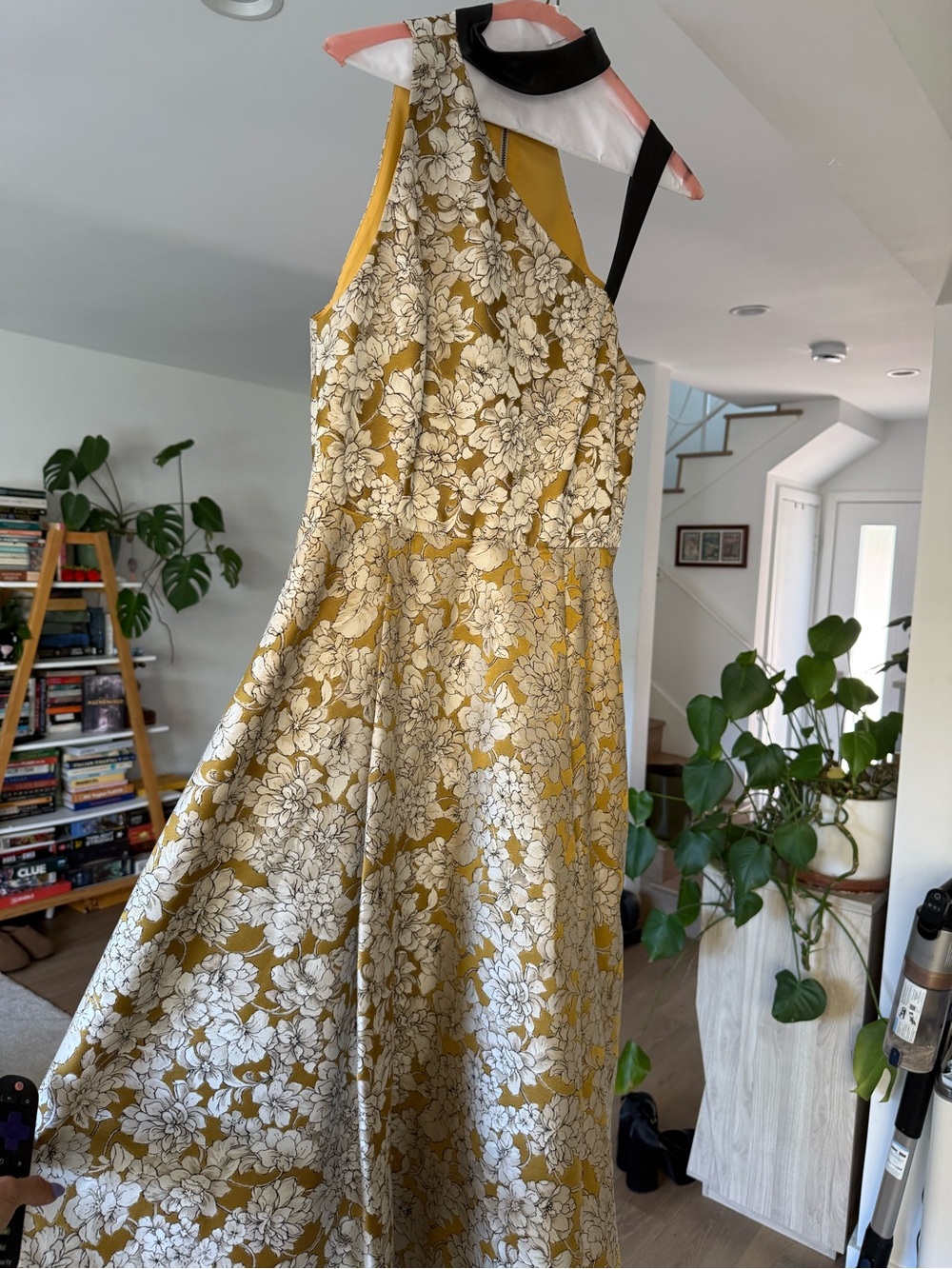 Alice + Olivia Floral Halter Midi Dress in Gold - Picture 4 of 9